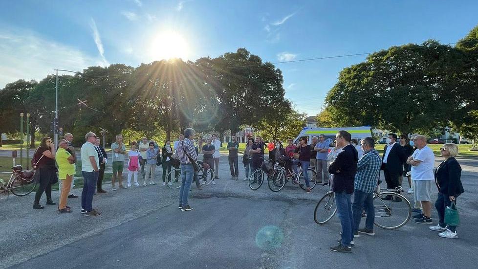 Il corteo dem a Pontelagoscuro per ricordare Mauro Cavallini