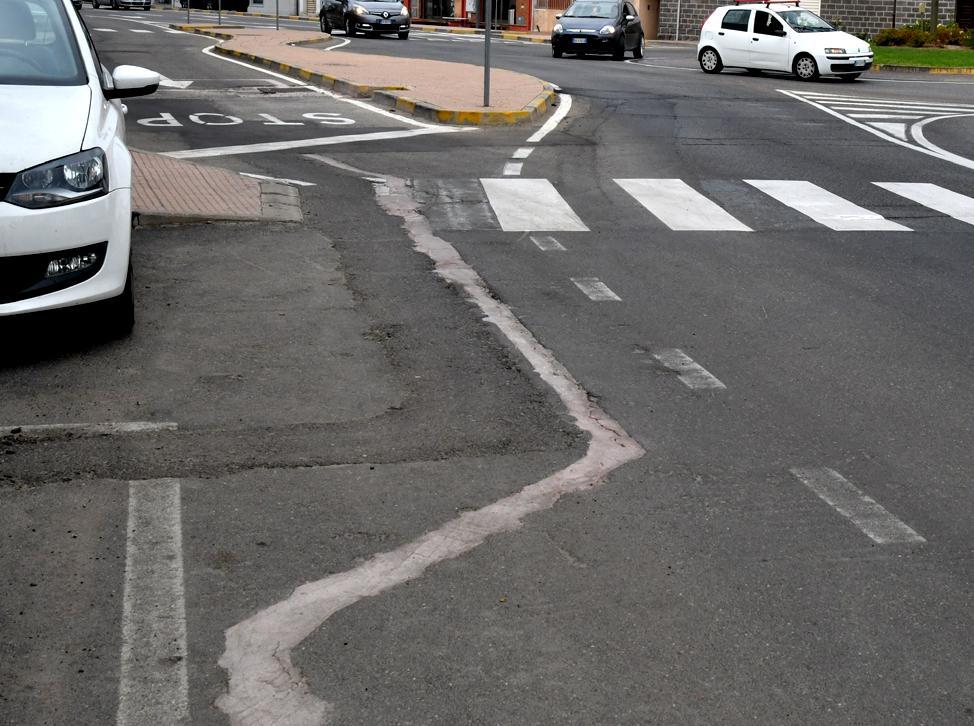 «Tagli stradali mai riparati, ma nessuno interviene»