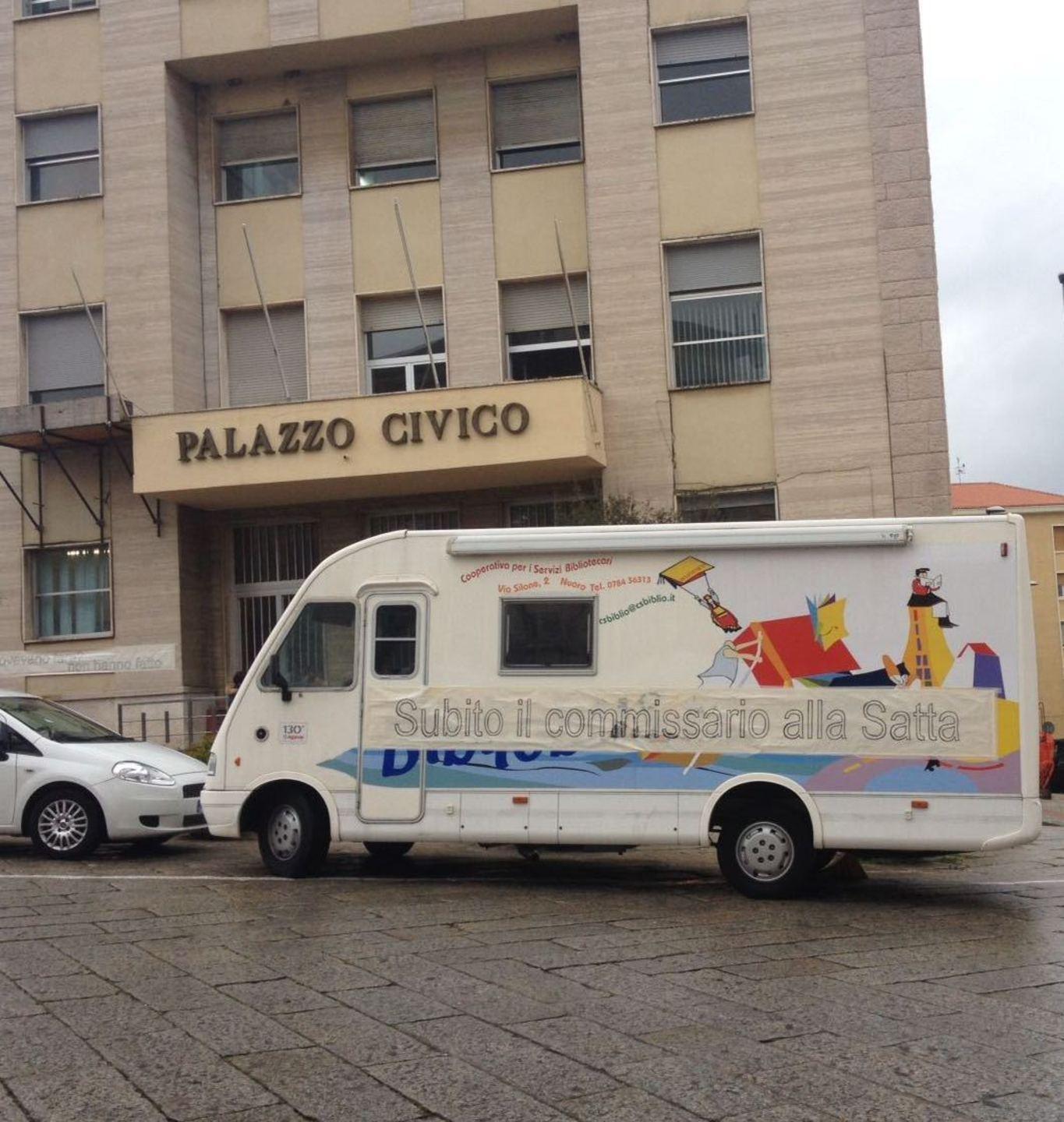 Tappa in piazza Satta del “Bibliobus” chiusura con un concerto nell’auditorium