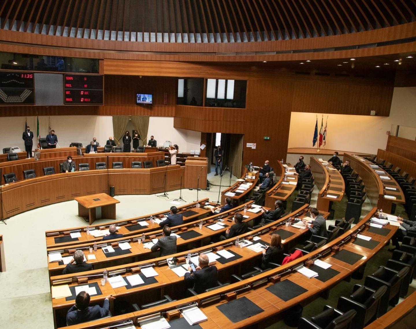 Legge omnibus, 350 emendamenti delle opposizioni