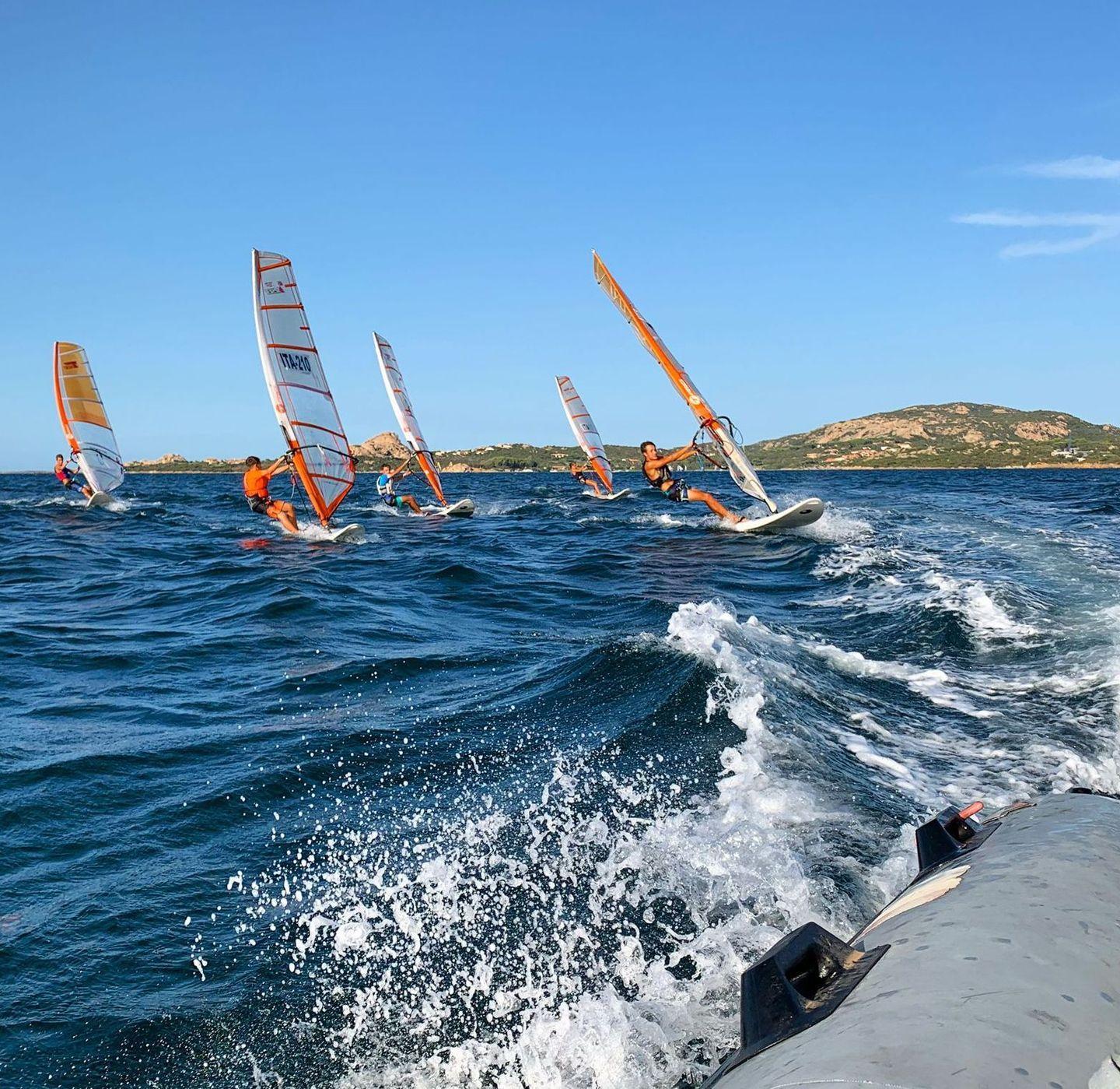 Windsurf a La Conia 350 atleti alle regate e il turismo sorride 