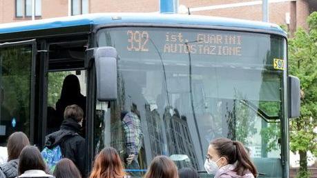 Montefiorino. Studenti costretti ad aspettare un’ora il bus di rientro a casa