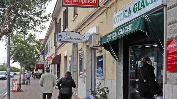 Le serrande alzate doppiano i “vendesi”: ecco chi ci crede (e apre) ai tempi del Covid