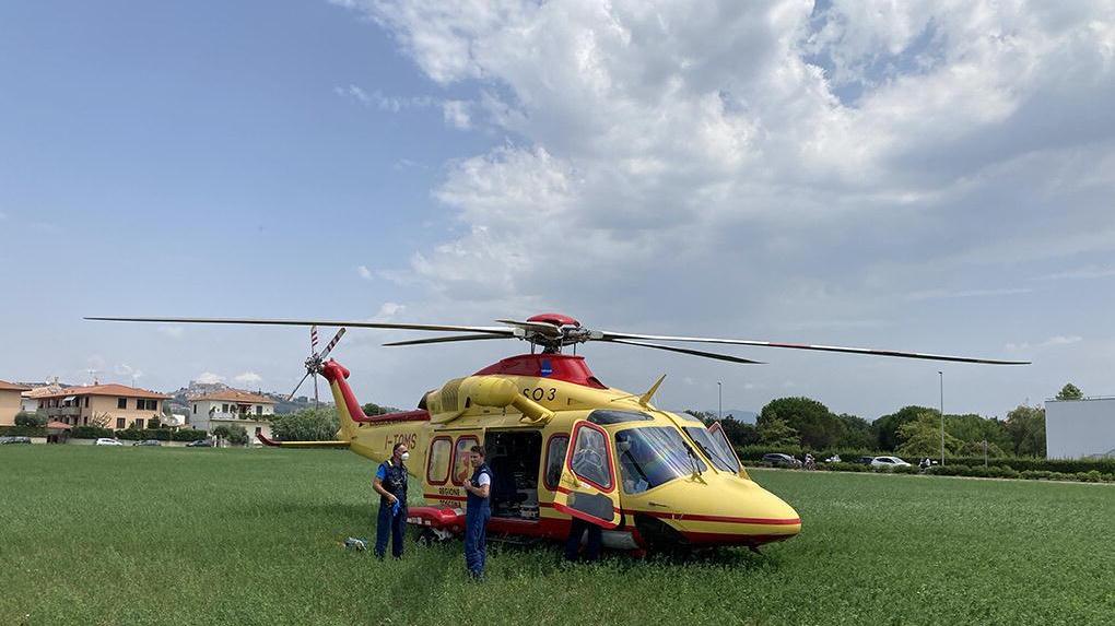 L'elisoccorso Pegaso: è intervenuto a Saturnia per soccorrere la coppia che ha bevuto candeggina al posto dell'acqua (Foto d'archivio)