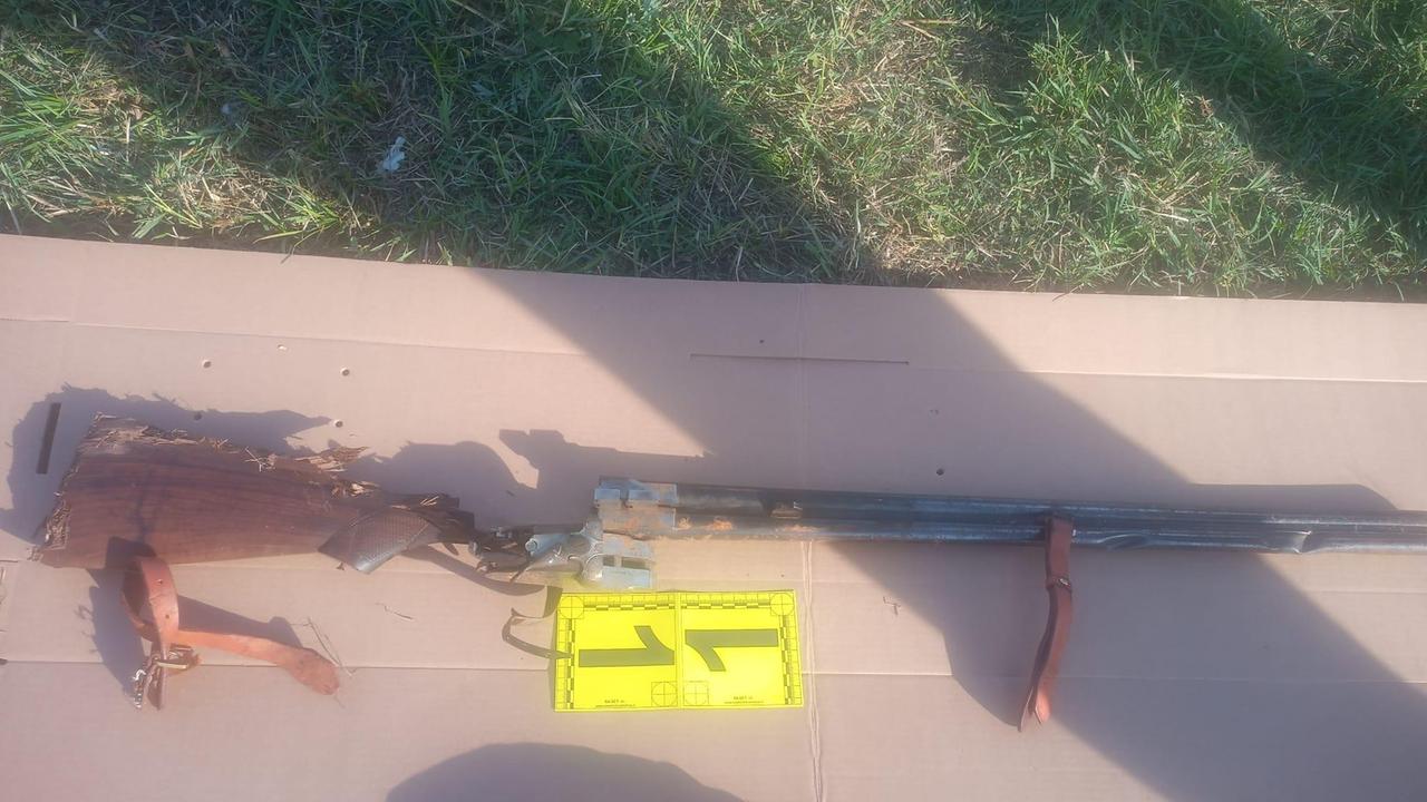 Il fucile trovato dalla polizia nell'area di lungarno Guadalongo
