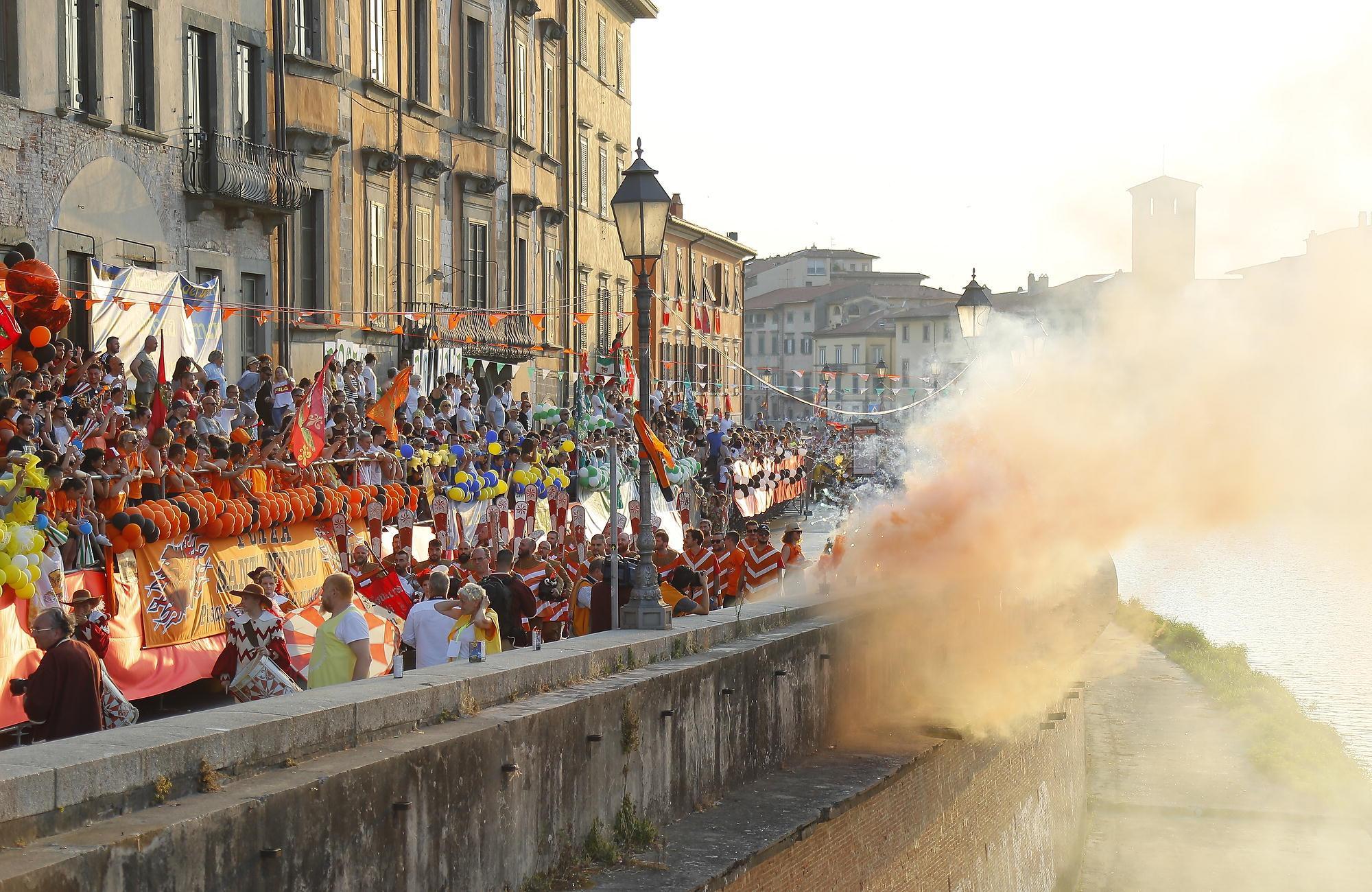 Allerta maltempo, rinviato il corteo storico del Gioco del Ponte a Pisa 