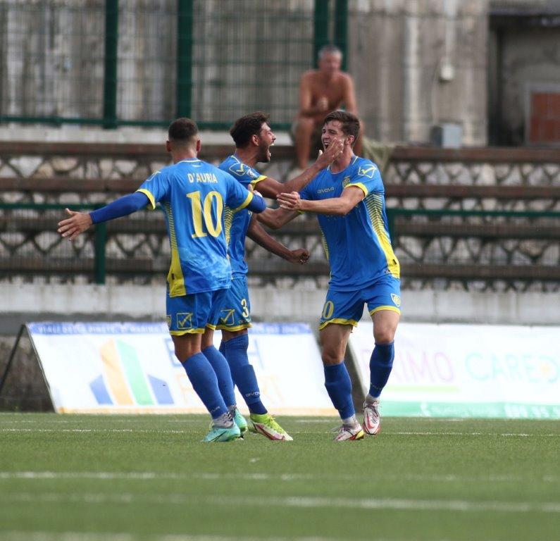 La festa per il gol di Tunjov (Matelli)