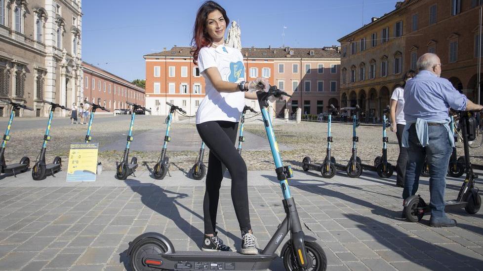 Modena. Arrivano altri 400 monopattini. La flotta del noleggio si allarga