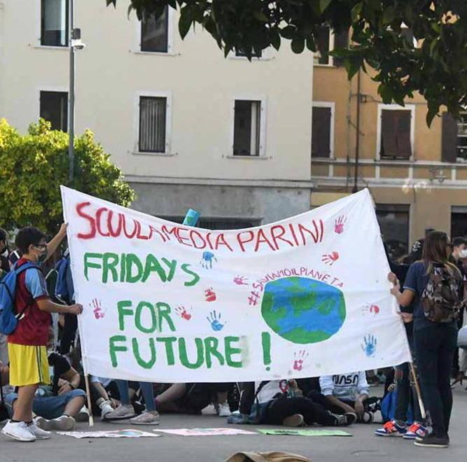Gli studenti in piazza per salvare il pianeta