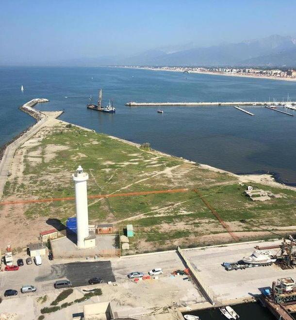 Veliero incagliato, la Capitaneria: «Subito avviso di bassi fondali» 
