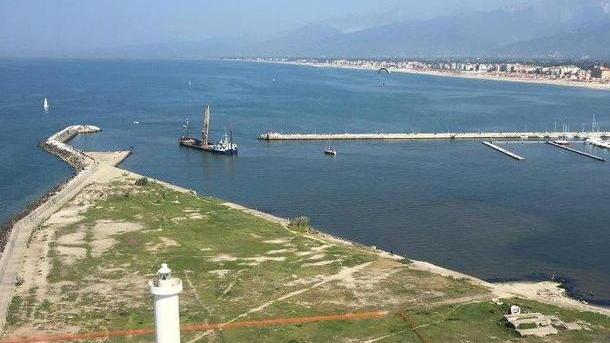 Veliero incagliato, la Capitaneria: «Subito avviso di bassi fondali»