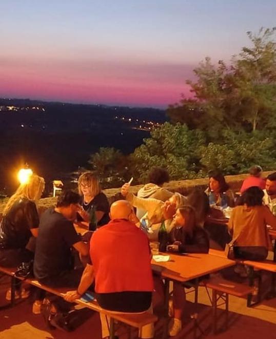 Con la Cena Senza Tempo la Pro loco valorizza i commercianti del paese