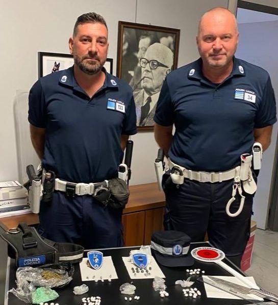 Unità cinofila locale in azione: recuperati 72 ovuli di eroina e coca
