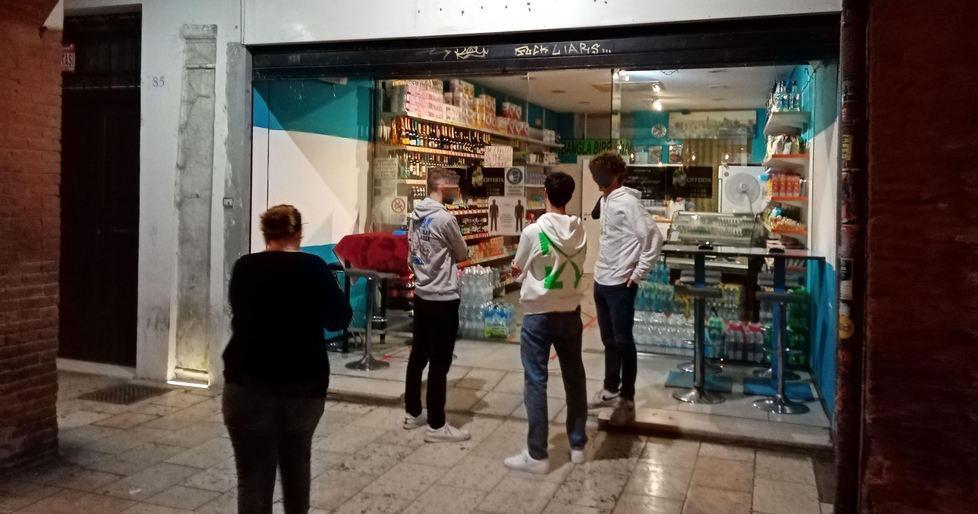 Locale chiuso con multa
