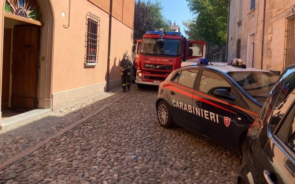 Incendio in casa, anziani salvi