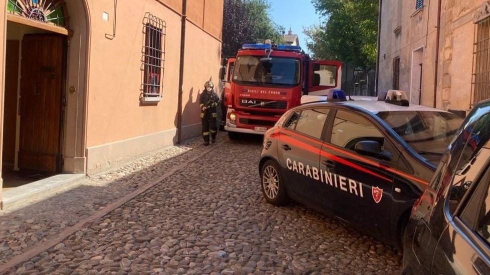 Incendio in casa, anziani salvi