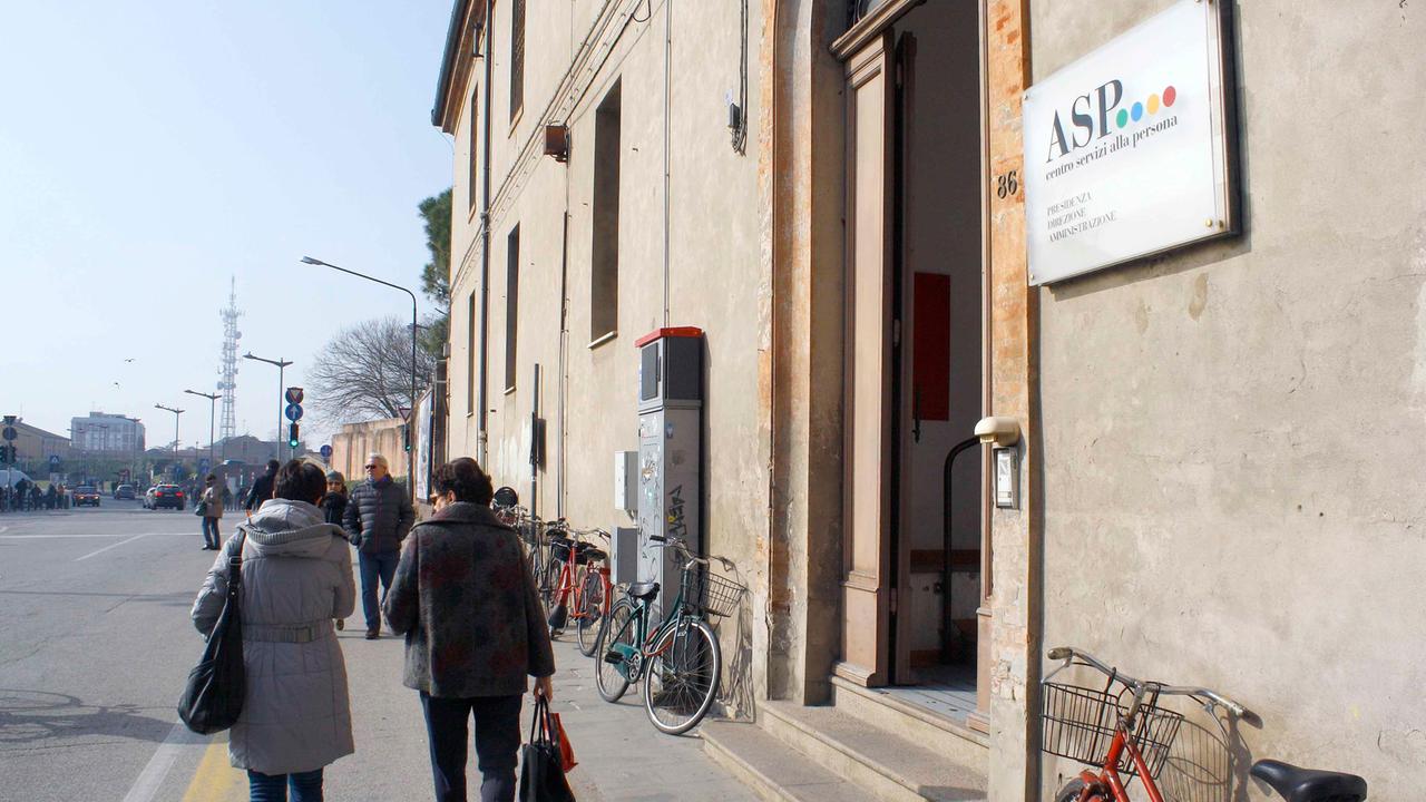 Malata e in carrozzina, l’Asp di Ferrara non può portarle i pasti a casa