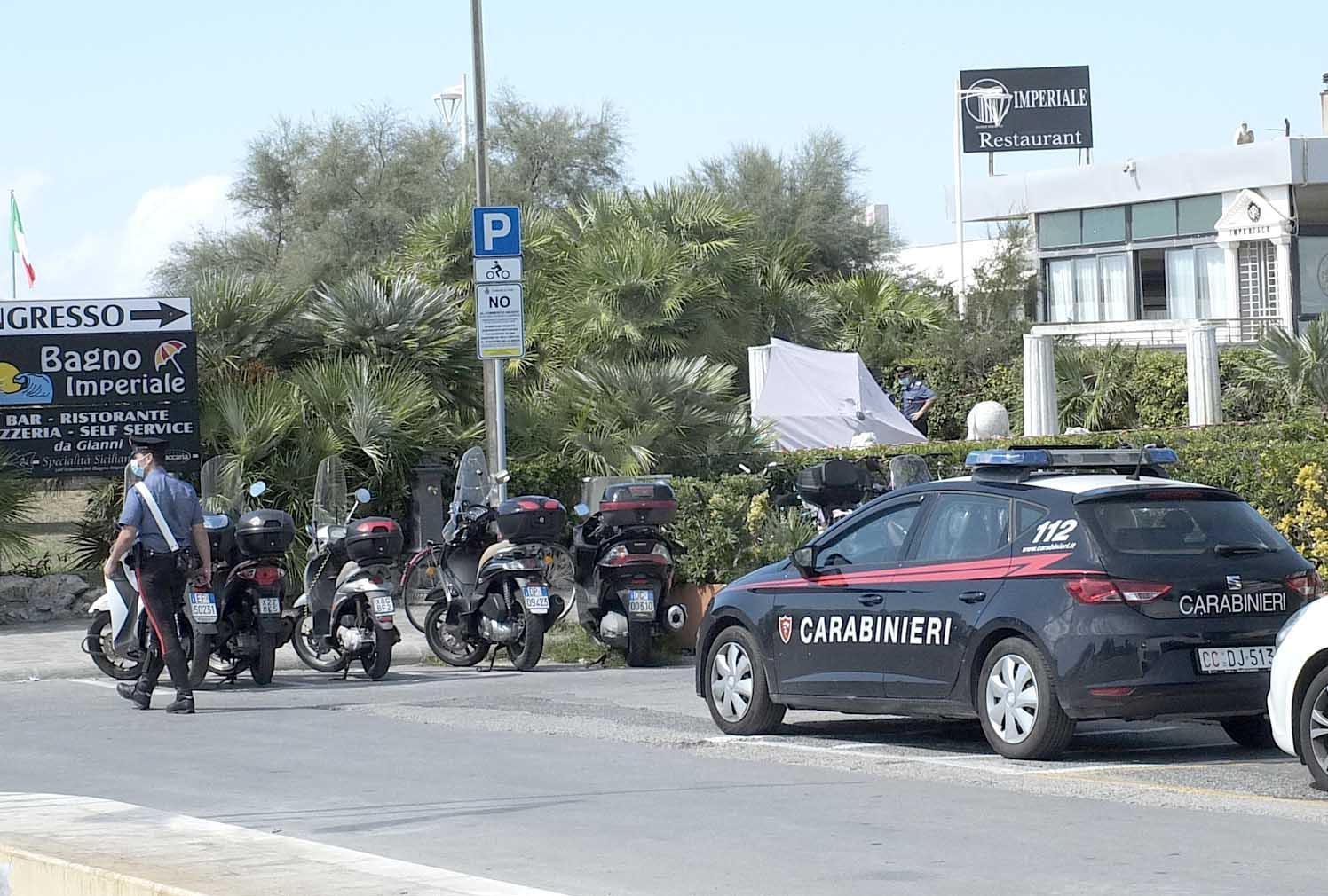 Una veduta dell’ingresso del bagno Imperiale di Tirrenia