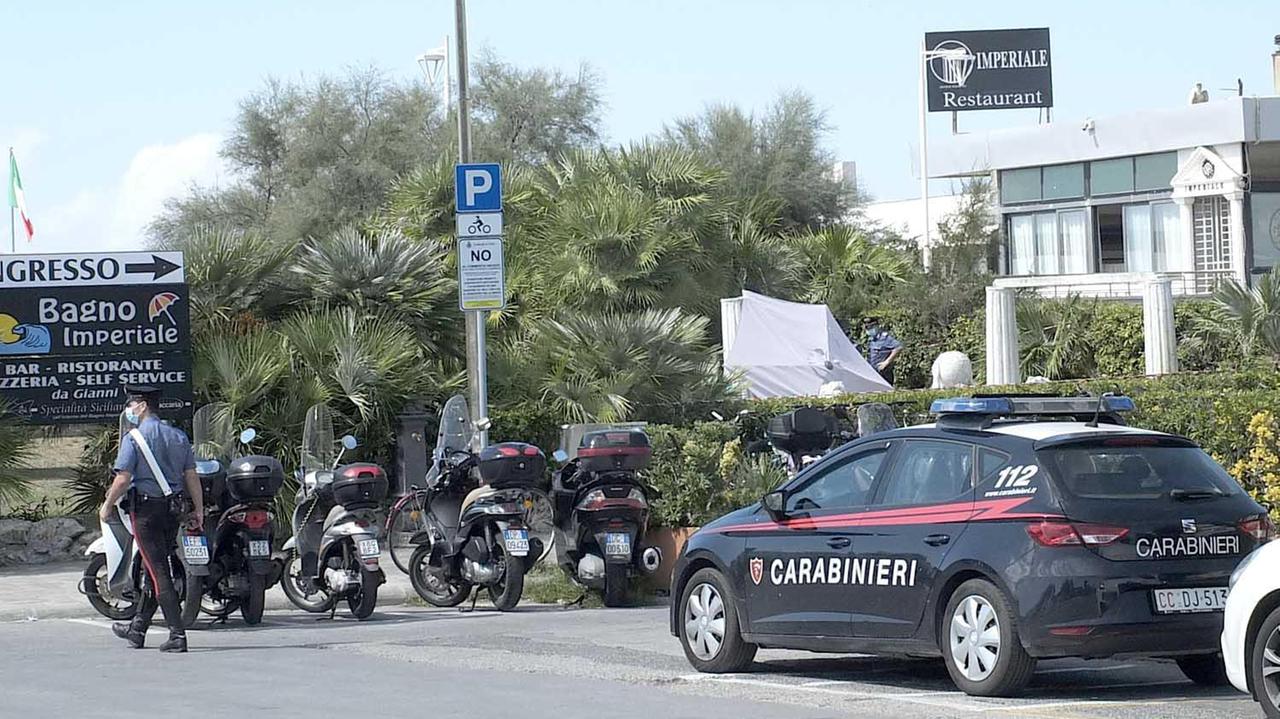 Una veduta dell’ingresso del bagno Imperiale di Tirrenia