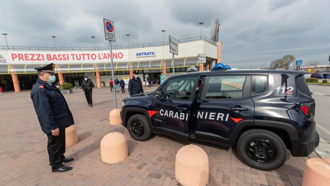 Ferrara, rubano cosmetici all'Ipertosano: denunciate