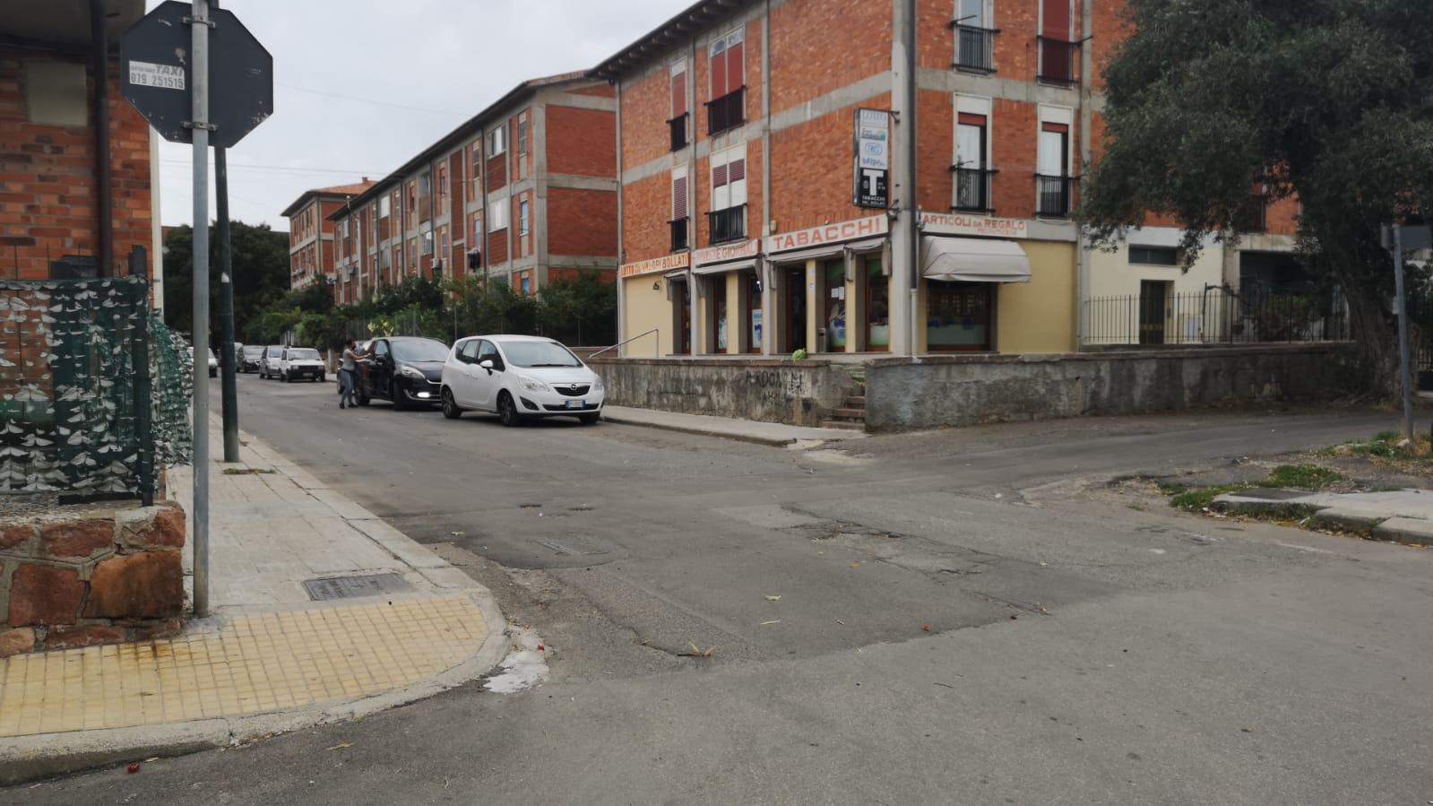 Il luogo dove è avvenuto l'accoltellamento (foto Mauro Chessa)