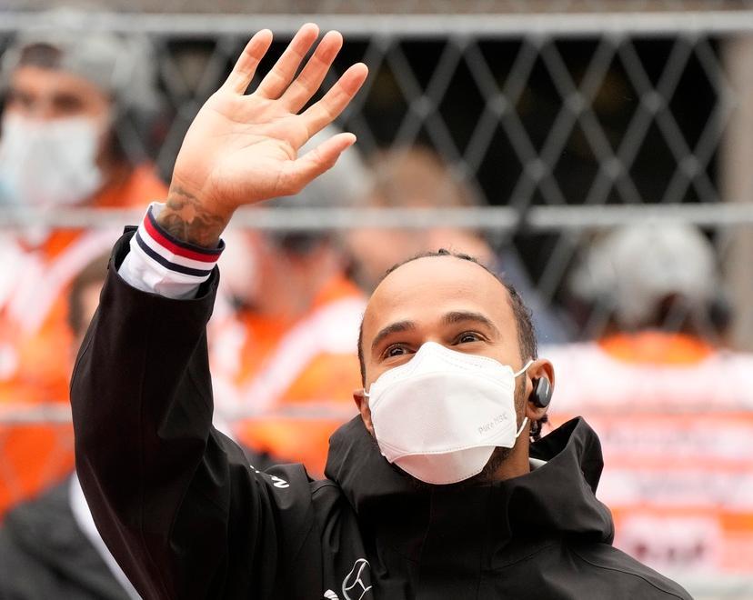 Hamilton vince il Gran Premio di Sochi, Ferrari sul podio con Sainz, terzo 