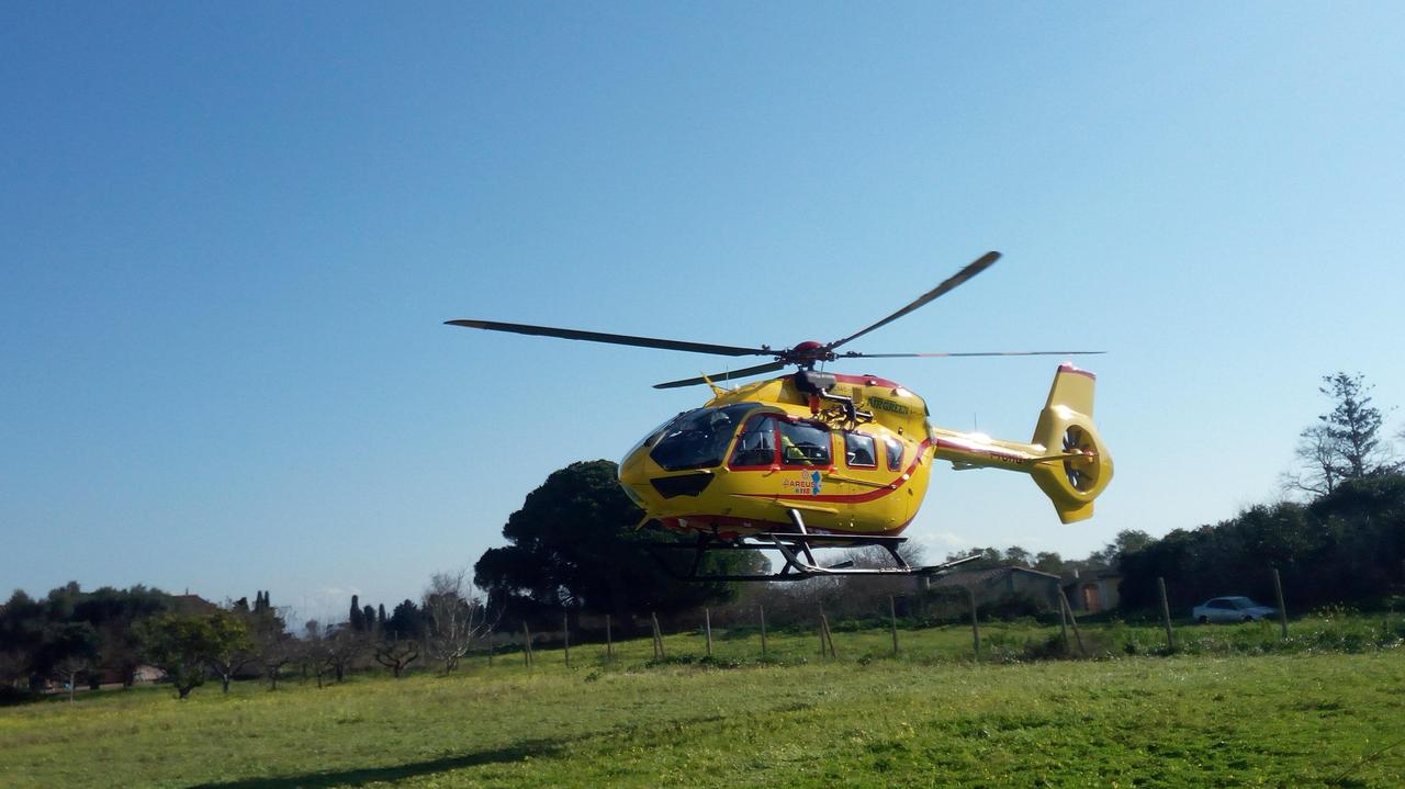 La traversa della porta del calcetto gli cade in testa: bambino di 11 anni in ospedale a Cagliari