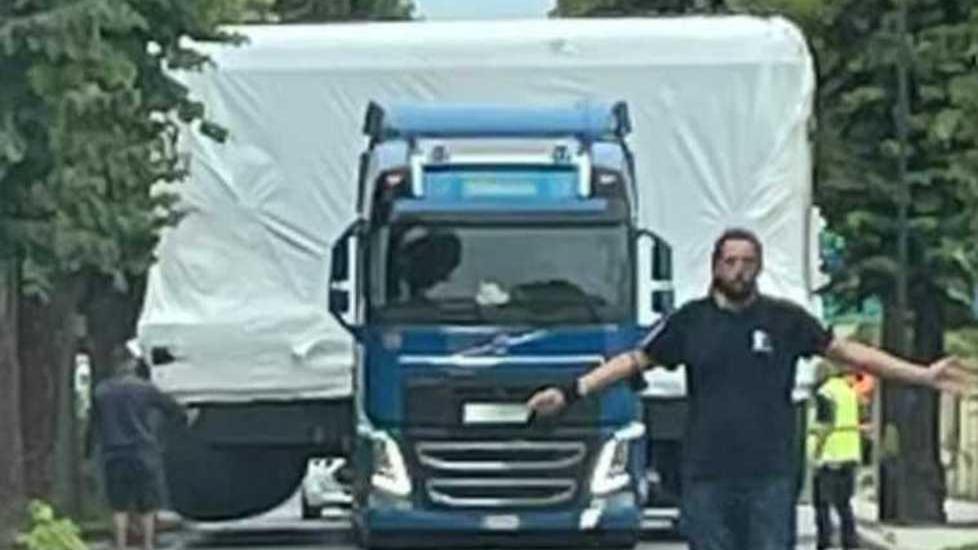 Stanze galleggianti installate sul lago Serviranno per gli ospiti del Pucciniano