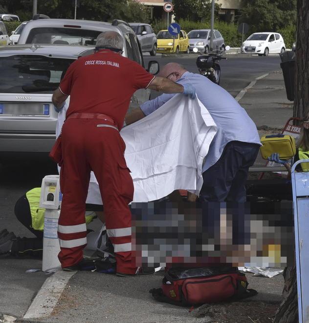 Viale Uranio Ha un malore durante la passeggiata 