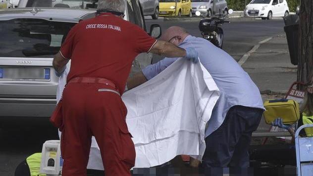 Viale Uranio Ha un malore durante la passeggiata