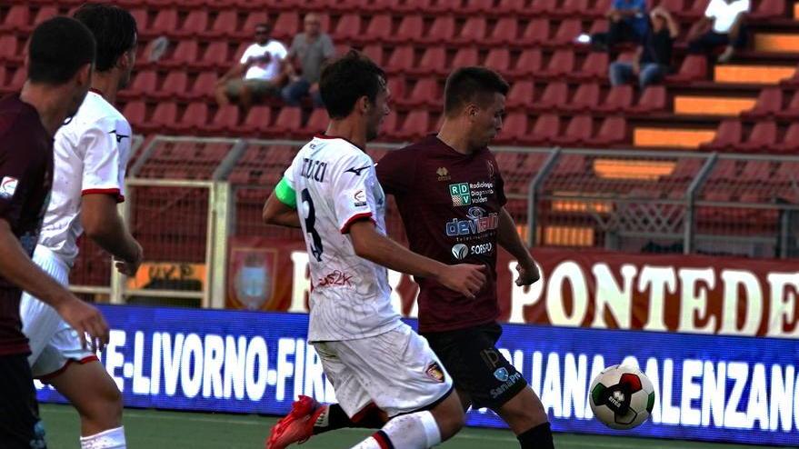 È un Pontedera da manuale del calcio: possesso palla agli altri, gloria ai granata