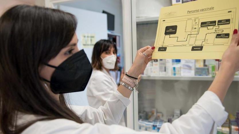 Vaccini in farmacia, le dosi in arrivo