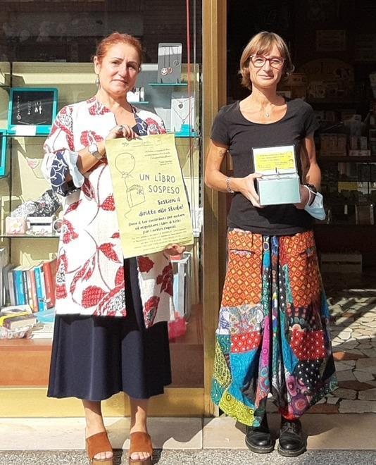 Tanti “libri sospesi” per studenti bisognosi