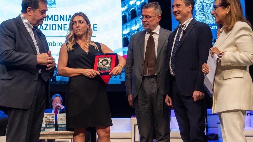 Sulle ali dell’Aquila Nava con “Il focolaio” conquista i lettori «Non rassegnamoci»