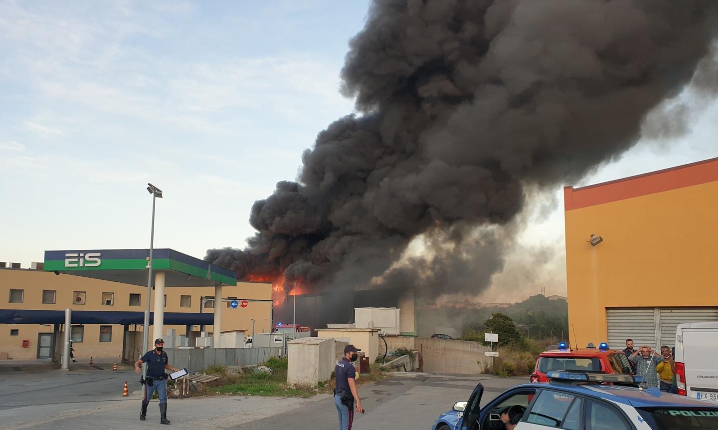 Distrutta la lavanderia Arteclean: raccolta fondi su internet