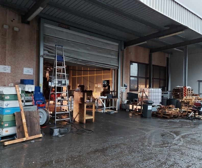 Pavullo. Incendio devasta il capannone della Vis: colpo alla produzione 