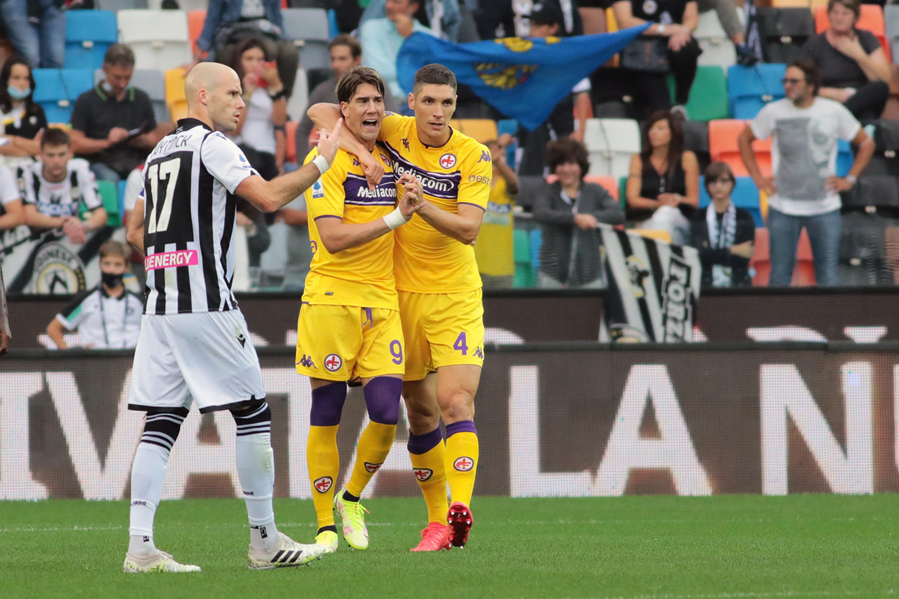 Il numero 9 Vlahovic festeggia dopo il gol su rigore