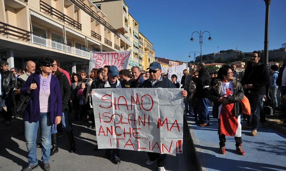 «Due sindaci su sette presenti in conferenza, si tratta di una resa»