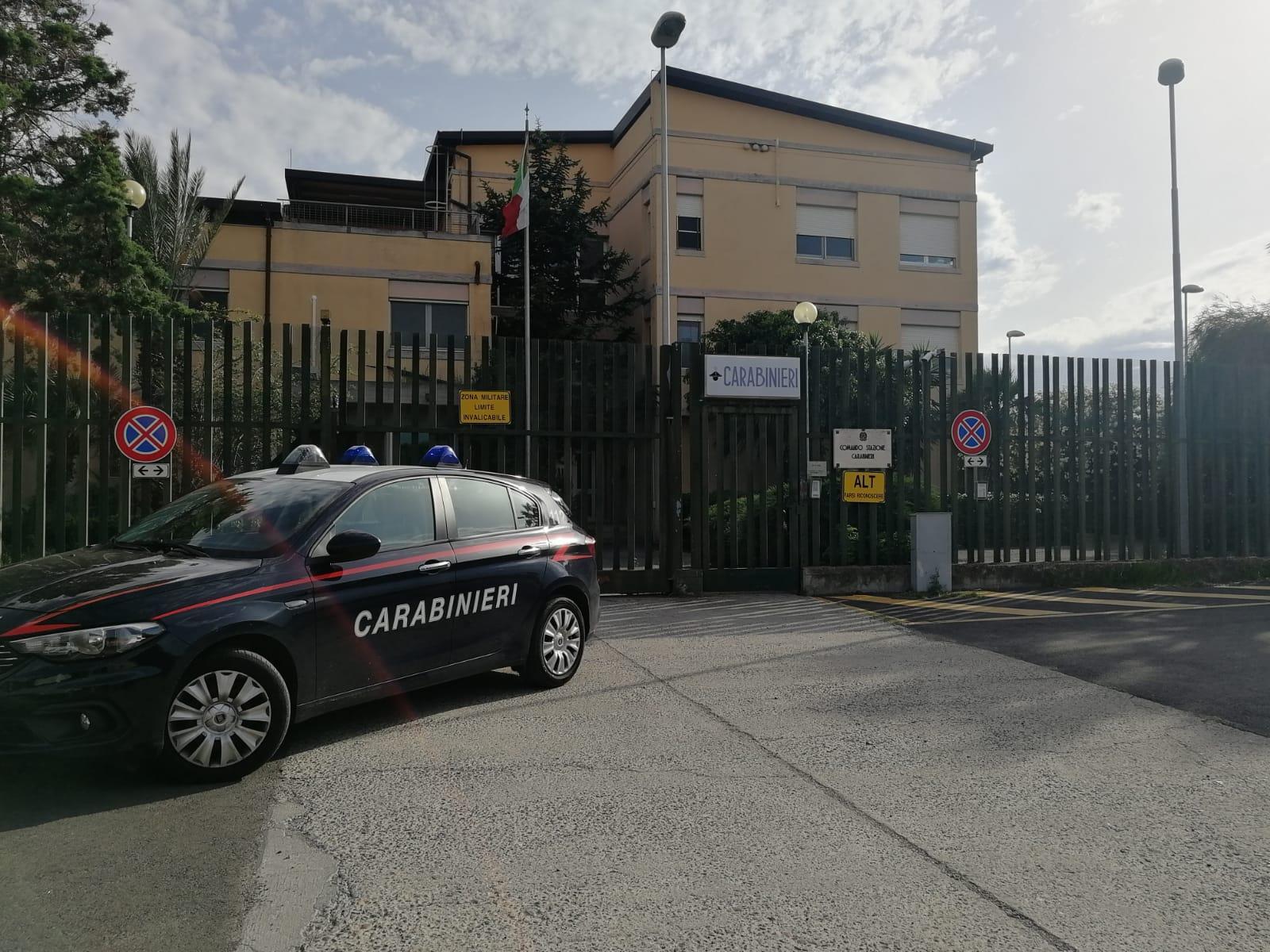 Spacciava marijuana davanti alle scuole: 17enne denunciato