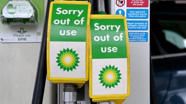 Gb: crisi benzina, governo sospende legge sulla concorrenza