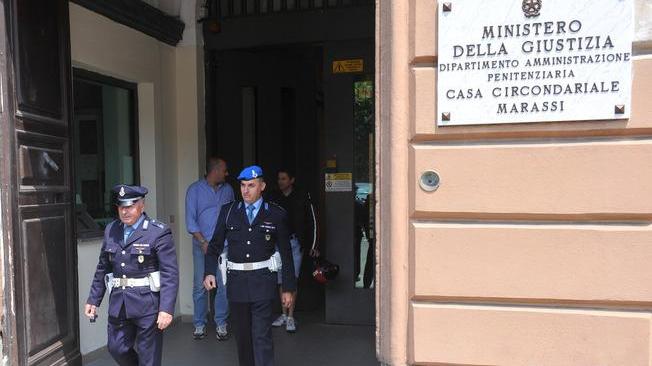 Detenuto evade dopo visita in ospedale a Genova