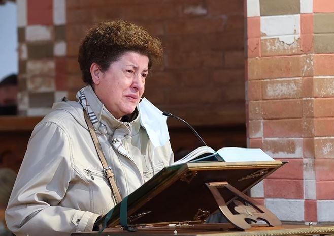 Commosso addio all'insegnante Simone Bratti
