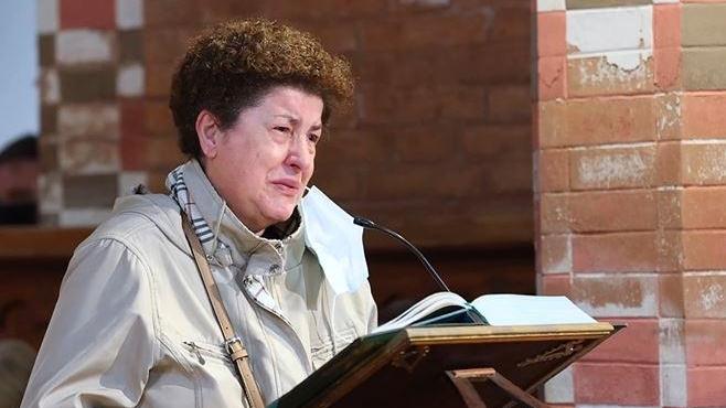 Commosso addio all'insegnante Simone Bratti