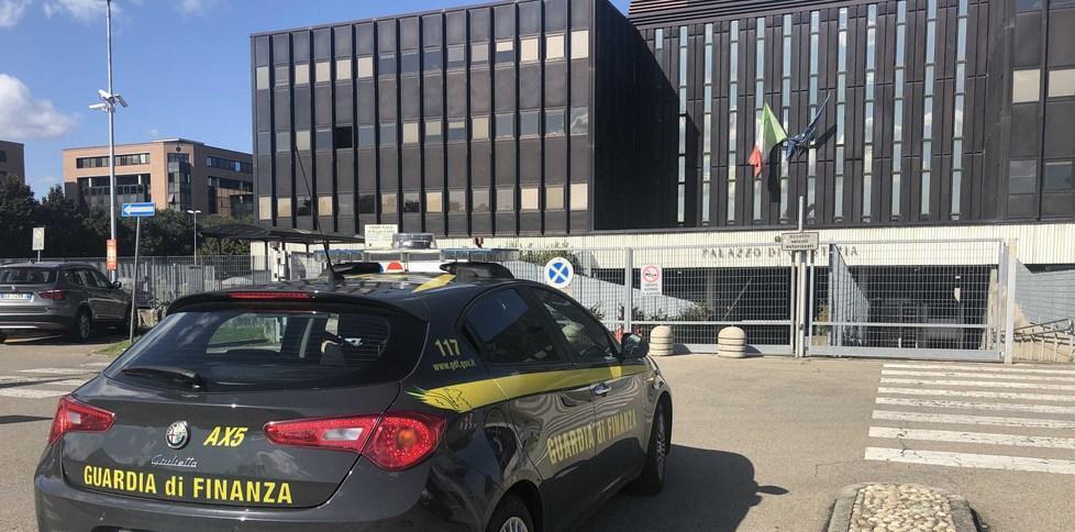 Fatture false ed evasioni milionarie: 7 arresti tra cui una commercialista 