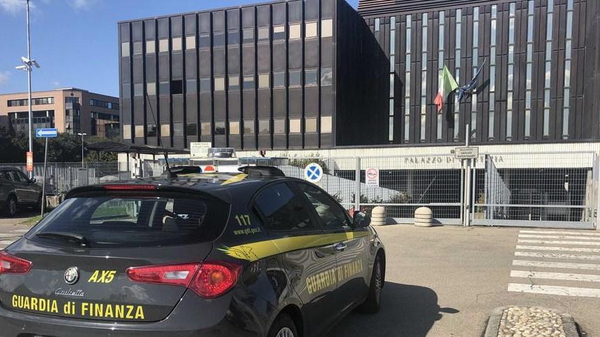 Fatture false ed evasioni milionarie: 7 arresti tra cui una commercialista