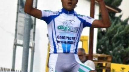 La fuga, poi la volata a due Di Felice sorride a Campi