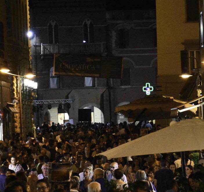Discriminata in fila in pizzeria «Perché non sono vaccinata»