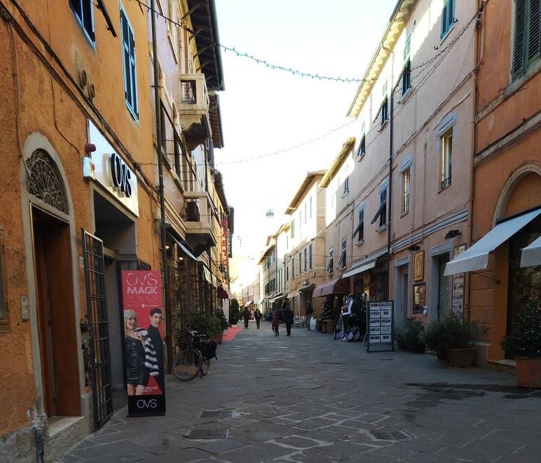 Chiude storico negozio di corso Italia Ma non è colpa della crisi: ecco perché 