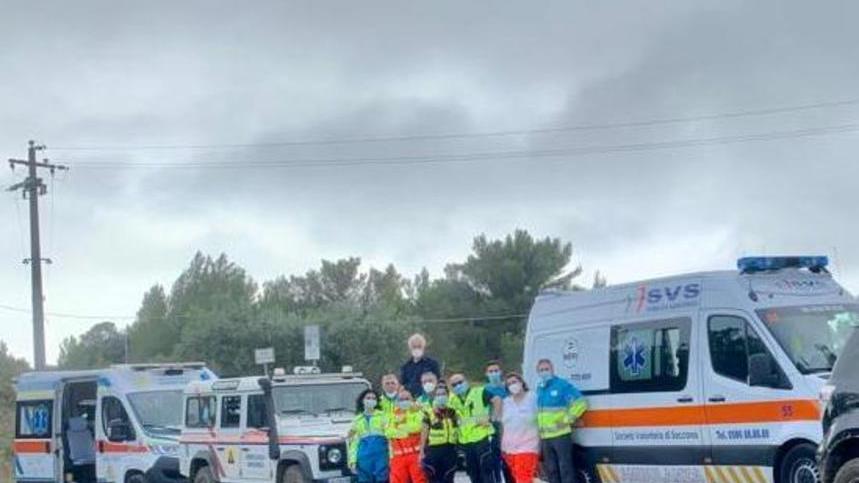 Ciclista va in arresto cardiaco dopo la caduta in bici: è grave