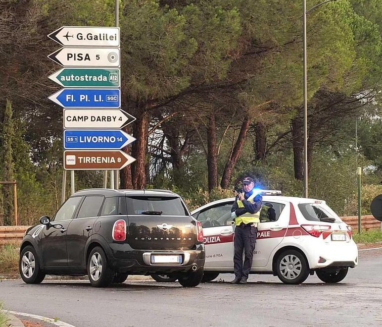 Infuria una tromba d’aria Diversi danni sul litorale e crolli lungo le strade 